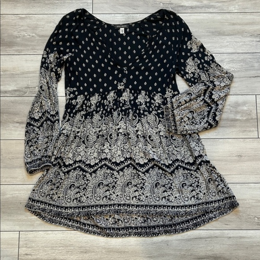 Billabong black and gray long sleeve dress size small
